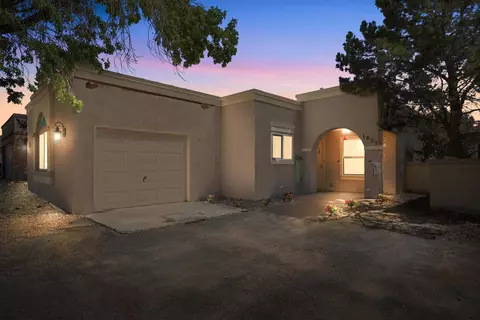 1657 Skyview Cir NE, Rio Rancho, NM 87144