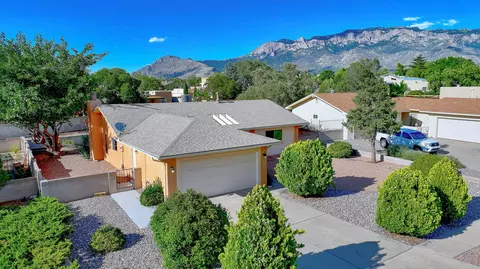 7808 Pioneer Trl NE, Albuquerque, NM 87109