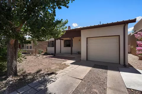 1707 Ridgecrest Dr SE, Albuquerque, NM 87108