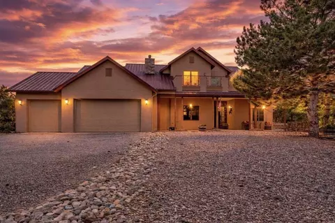 2 Tablazon Valley Dr, Tijeras, NM 87059