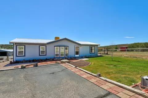 16 Stagecoach Junction Rd, Sandia Park, NM 87047