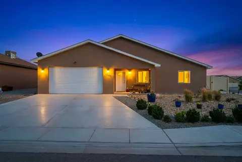 1368 Bluejay Cir, Farmington, NM 87401
