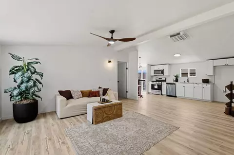 2818 John St SE, Albuquerque, NM 87102