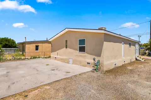 2818 John St SE, Albuquerque, NM 87102
