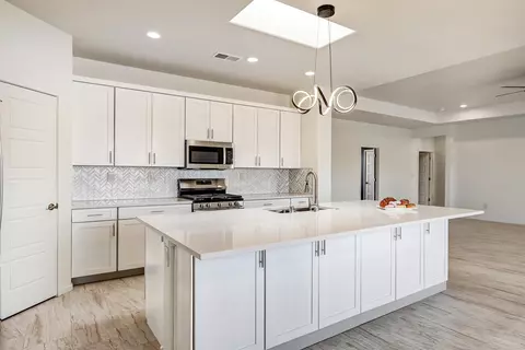 509 12th Ave SE, Rio Rancho, NM 87124