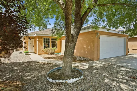 7709 Greywolf Rd SW, Albuquerque, NM 87121