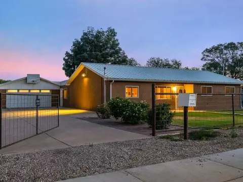 419 Appaloosa Dr, Los Lunas, NM 87031