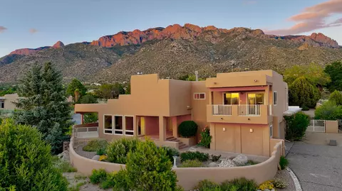 626 Black Hawk Dr NE, Albuquerque, NM 87122