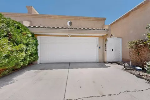 212 Manzano St NE #A, Albuquerque, NM 87108