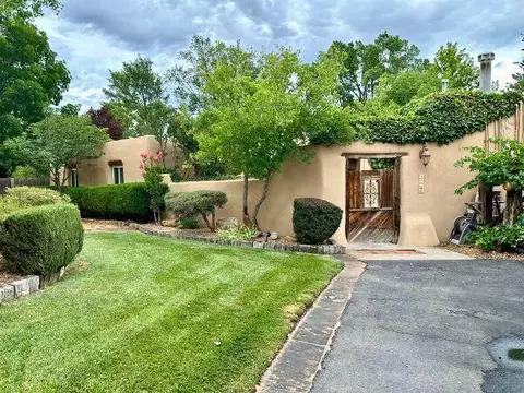 4068 Dietz Farm Cir NW, Los Ranchos, NM 87107