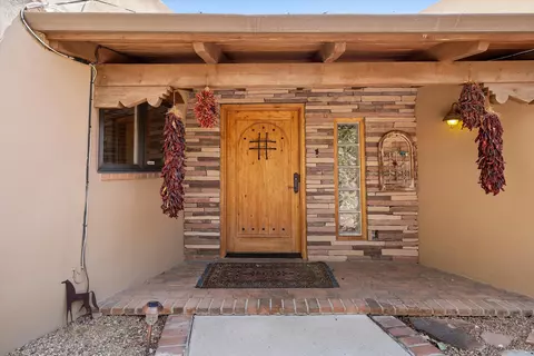 4068 Dietz Farm Cir NW, Los Ranchos, NM 87107