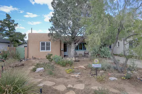 308 Quincy St NE, Albuquerque, NM 87108