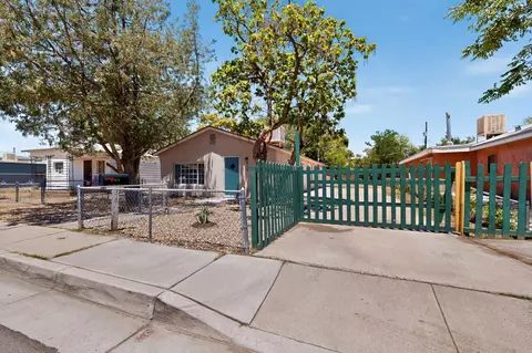 915 Pacific Ave SW, Albuquerque, NM 87102