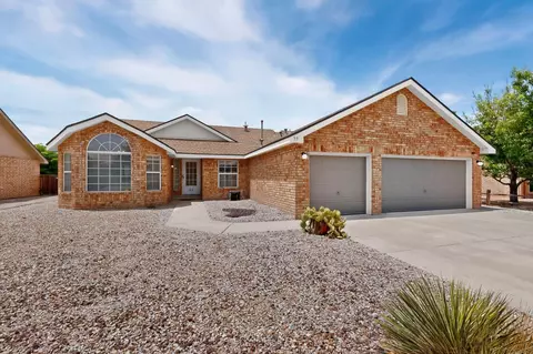 53 Juniper Ave, Los Lunas, NM 87031