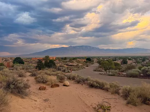 190 Tierra Encantada, Corrales, NM 87048