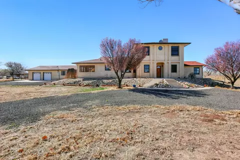 66 Manzano Dr, Los Lunas, NM 87031