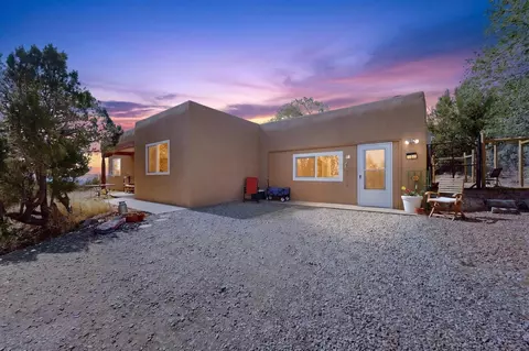 2 Detrias Ct, Edgewood, NM 87015