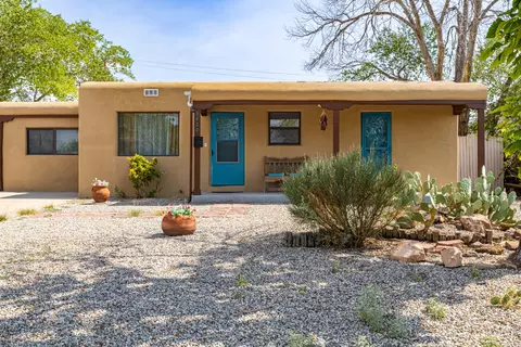 5420 Mountain Rd NE, Albuquerque, NM 87110