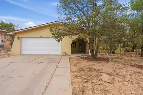 1425 32nd Cir SE, Rio Rancho, NM 87124