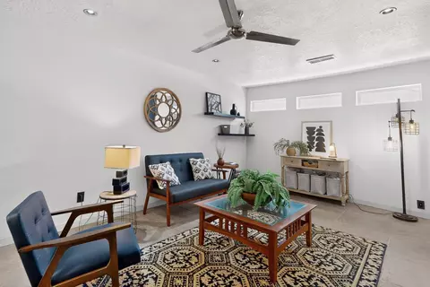 938 11th St NW, Albuquerque, NM 87102