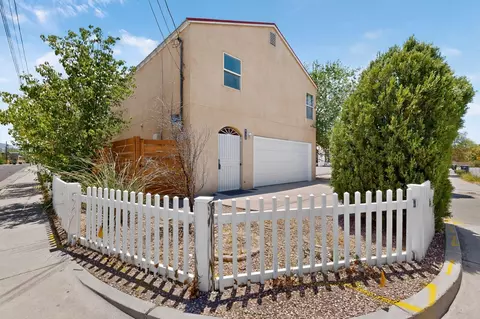 938 11th St NW, Albuquerque, NM 87102