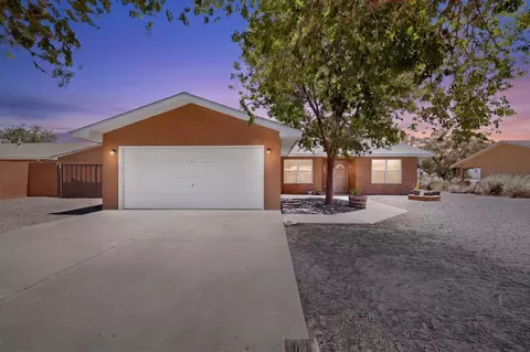 608 Mohawk St SW, Rio Rancho, NM 87124