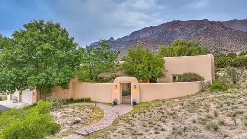 207 Live Oak Rd NE, Albuquerque, NM 87122