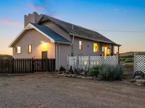 11 Old Hwy 95, Regina, NM 87046
