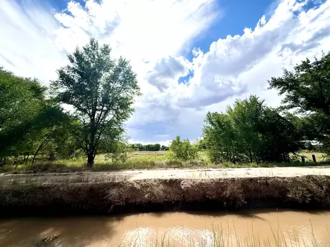 17 San Fernando Rd # B, Peralta, NM 87042