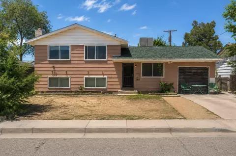 2827 Dorothy St NE, Albuquerque, NM 87112