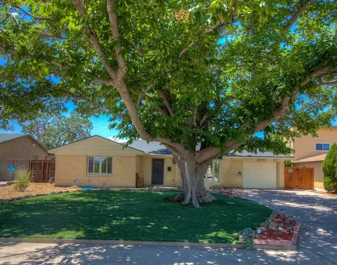 6853 Mossman Pl NE, Albuquerque, NM 87110