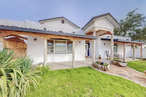 1000 Saratoga Dr NE, Rio Rancho, NM 87144