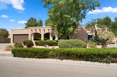 5632 Moon St NE, Albuquerque, NM 87111