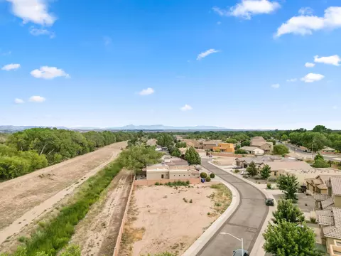 212 Anna Maria Pl SW, Albuquerque, NM 87105