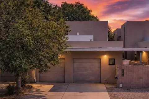 1505 San Patricio Ave SW, Albuquerque, NM 87104