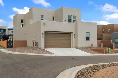 2504 Parkway Ave NE, Rio Rancho, NM 87144