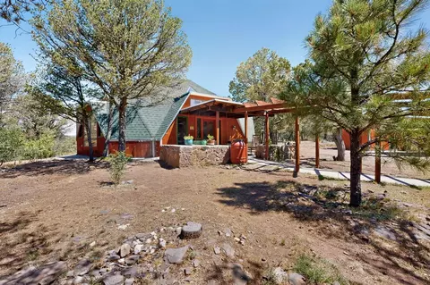 61 Coyote Rd, Las Vegas, NM 87701