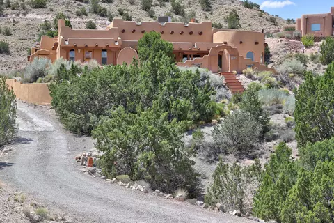 90 Homesteads Rd, Placitas, NM 87043