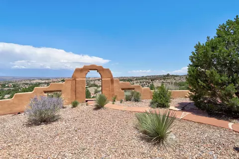 90 Homesteads Rd, Placitas, NM 87043