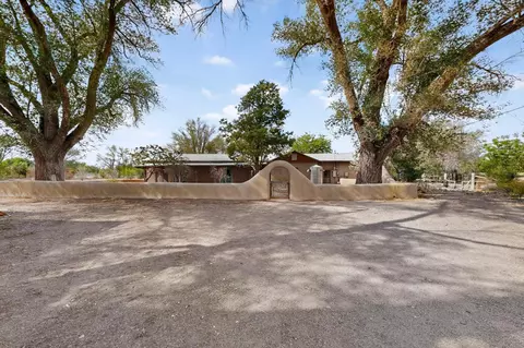 1330 Lakeview Rd SW, Albuquerque, NM 87105