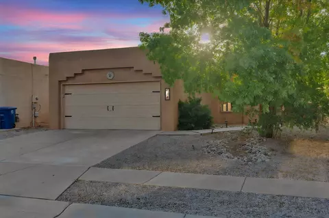 724 Nicklaus Dr SW, Albuquerque, NM 87121