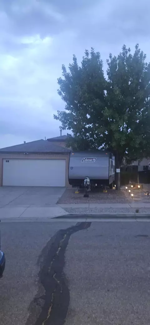 10012 Rawhide Ave SW, Albuquerque, NM 87121