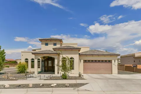 8024 Canoncito Dr NW, Albuquerque, NM 87120