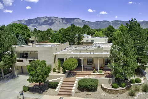 5500 Luna Del Oro Ct NE, Albuquerque, NM 87111