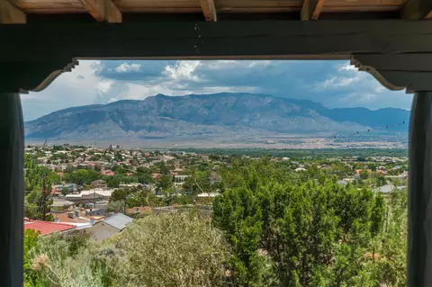10539 Redbud St NW, Albuquerque, NM 87114