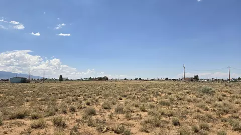 18 High Deal Dr, Los Lunas, NM 87031