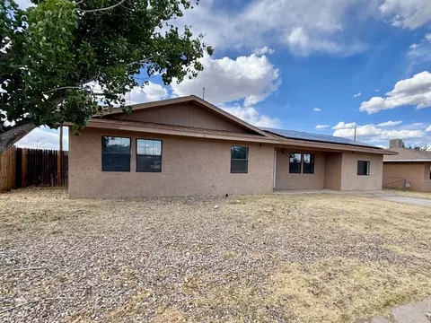 816 La Luz Dr, Belen, NM 87002