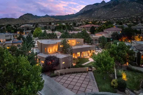 8808 Primrose Ct NE, Albuquerque, NM 87122