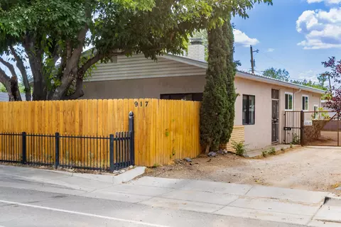 917 8th St SW, Albuquerque, NM 87102