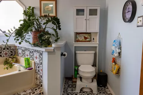 Bath - 106 Knox Dr, Elephant Butte, NM 87935 photo 1 of 6